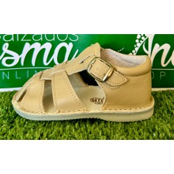 Sandalias de piel con hebilla. Galopín. OFERTA.